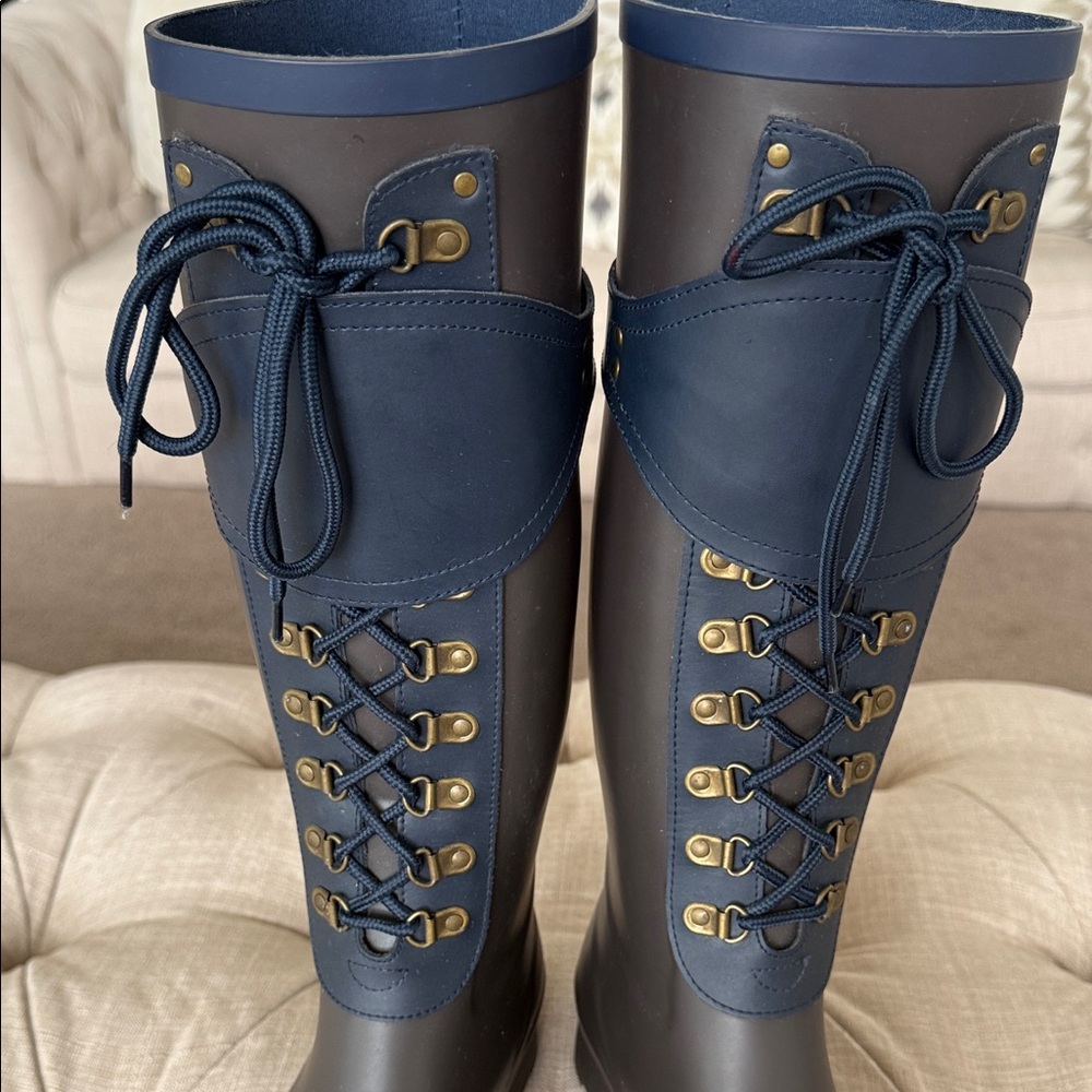 UGG Women's Black and Navy Lace-Up Boots - Picture 4 of 15